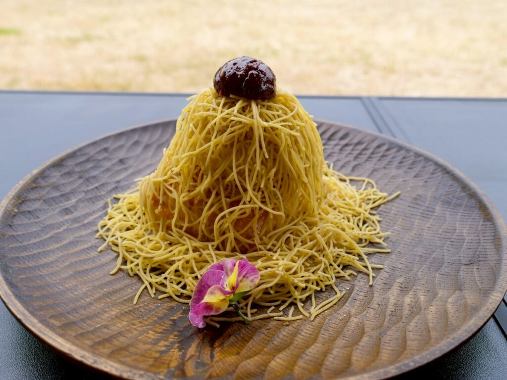 田畑（デンパタ）食事と花束の恵那栗100%生栗パイ（モンブラン状）