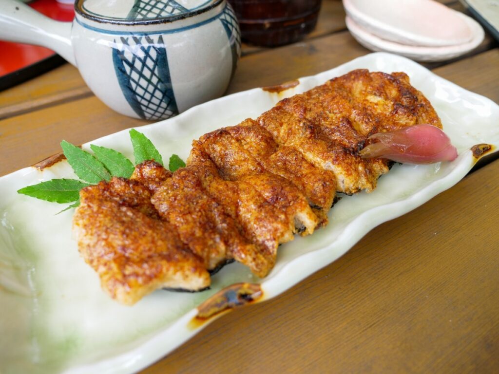 自然薯 茶茶 じねんのむらの長焼きとろろ（海苔巻き焼き・紅生姜添え）