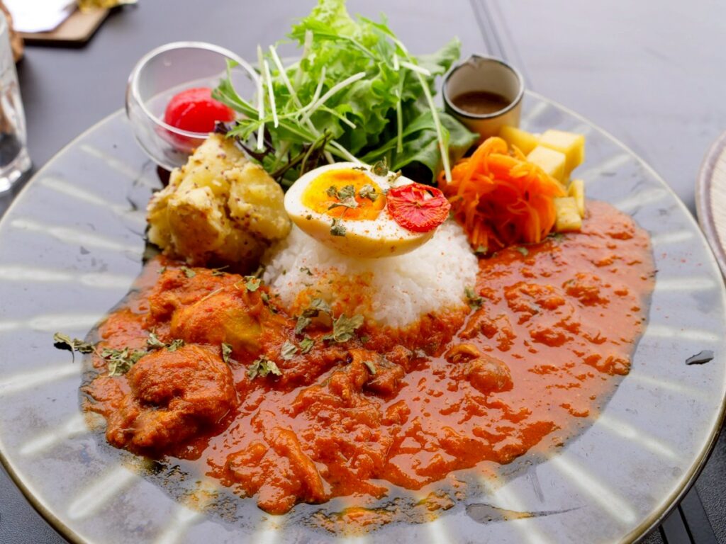 田畑（デンパタ）食事と花束のアボウ農園トマトスパイスカレーランチ