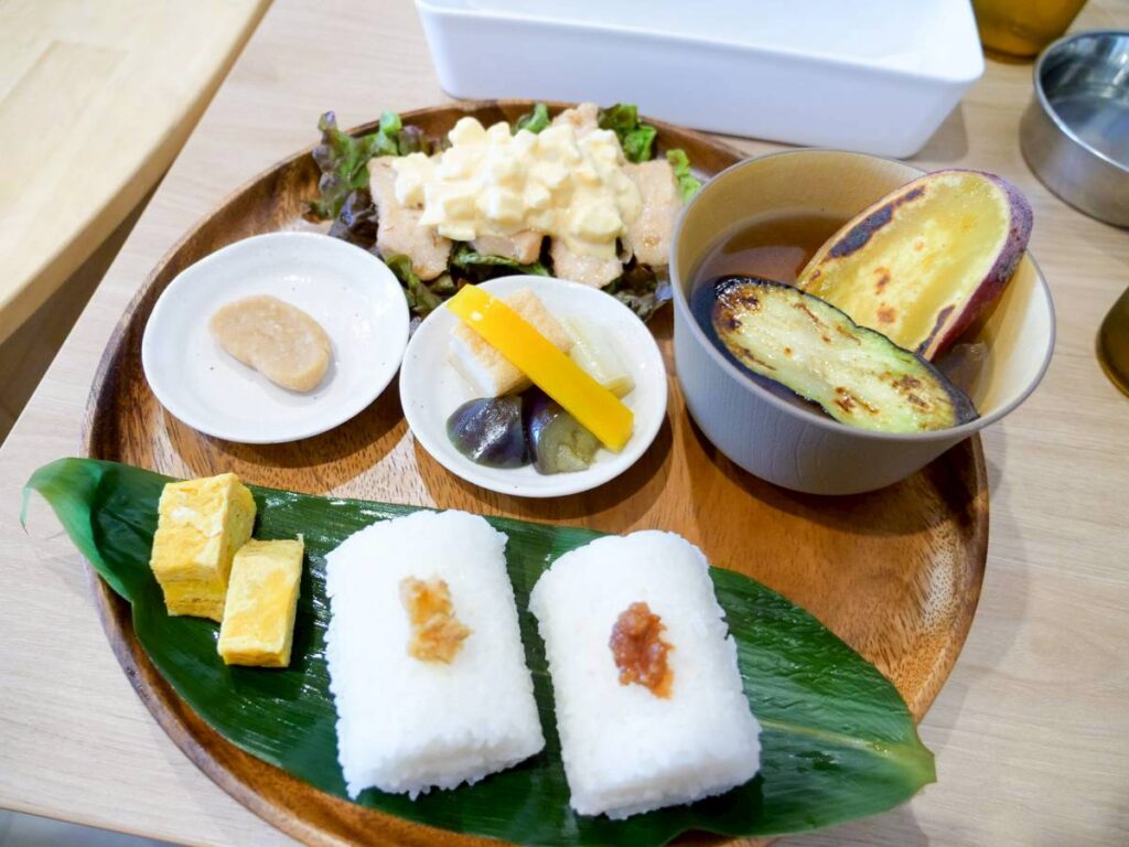 わんカフェ茶尾の麦味噌鶏南蛮タルタルプレート1,700円