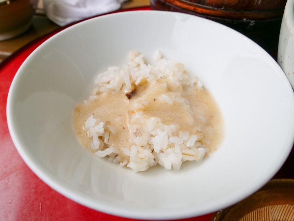 自然薯 茶茶 じねんのむらのとろろをかけたご飯（麦とろろ）
